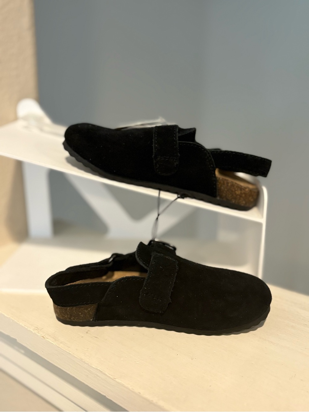 NEW— Toddler Black Berlin Clogs – Cat & Jack Little Girls Size 8 - Picture 2 of 6